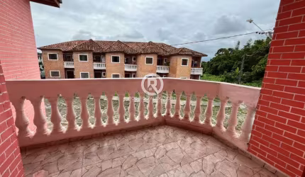 Sobrado à Venda em Itanhaém - 2 Dormitórios, Piscina e Segurança 24h - R$ 227.000