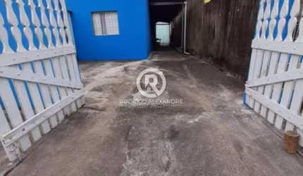 Venda de Casa Geminada 2 Dormitórios com Quintal em Mongaguá – Apenas R$ 180.000