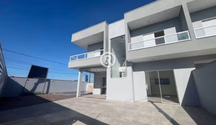 Sobrado à Venda em Itanhaém com 3 Dormitórios, Piscina e 4 Vagas - R$ 745.000