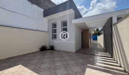 Casa à Venda em Itanhaém - 2 Dormitórios, 1 Suíte, Piscina e Churrasqueira por R$ 370.000