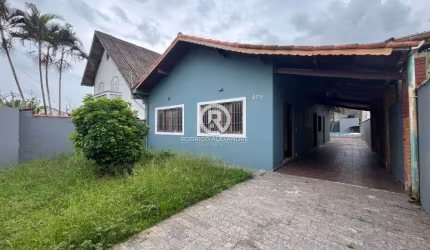 Linda Casa à Venda em Praia dos Sonhos, Itanhaém - 3 Dormitórios, Suíte, Piscina e Garagem para 5 Ca