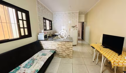 Casa à Venda em Itanhaém - 2 Dormitórios, 1 Suíte e Ampla Garagem por R$ 300.000