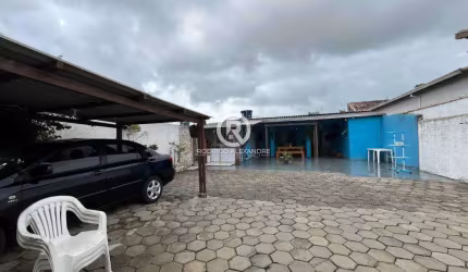 Casa à Venda em Nova Itanhaém: 2 Suítes, 6 Vagas e Churrasqueira por R$ 350.000