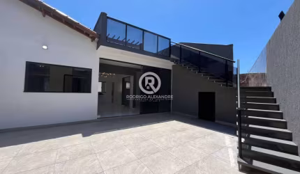 Casa à Venda em Itanhaém: 3 Quartos, Suíte, Piscina e Espaço Gourmet - R$ 849.000