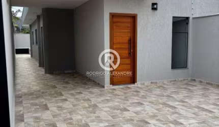 Casa à venda com piscina e espaço gourmet em Itanhaém - 2 dormitórios, 1 suíte por R$ 350.000