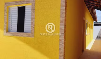 Casa à Venda em Itanhaém - 2 Dormitórios, Espaço Gourmet e Piscina por R$ 240.000