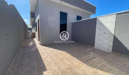 Casa à Venda em Suarão, Itanhaém - 2 Dormitórios, Suíte, Piscina e Espaço Gourmet!
