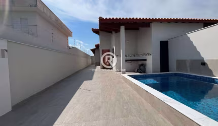 Casa à Venda em Itanhaém: 3 Dormitórios, Piscina e Garagem | Oportunidade Imperdível!