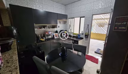 Sobrado à Venda em Diadema - 3 Dormitórios, Quintal e Garagem por R$ 330.000