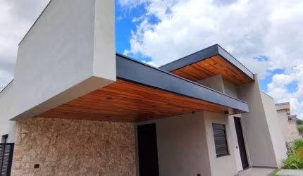 Casa venda possui 340 metros quadrados com 4 quartos
