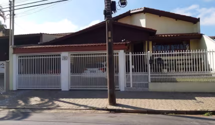 Casa para Venda em Bragança Paulista, Jardim Sevilha, 3 dormitórios, 1 suíte, 2 banheiros, 2 vagas