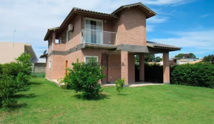 Linda Casa em condominio fechado