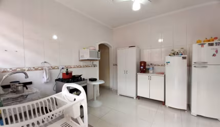 vila caiçara, casa isolada 3 dorms sendo 2 suites, piscina.
