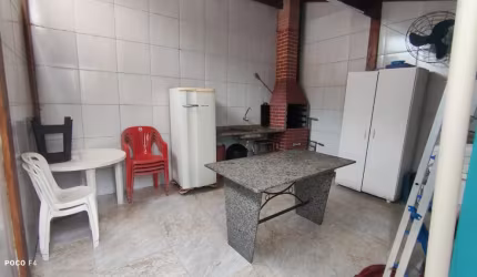 Linda casa Vila Caiçara, próximo ao mar.