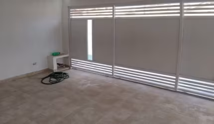 SOBRADO 3 DORM GARAGEM COBERTA PARA 3 CARROS