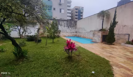 Casa 2 quartos Piscina - Lado Praia na Vila Caiçara em Praia Grande - RP384