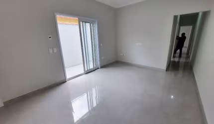 Casa 2 quartos 1 suíte- Lado Praia no Jardim Real em Praia Grande - RP522