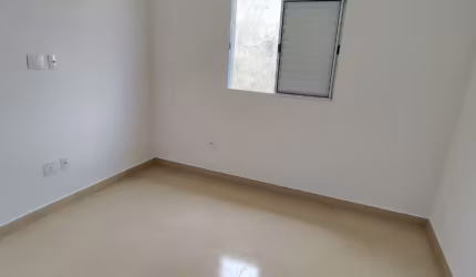 Jardim Melvi, condomínio novo casa sobreposta com sacada