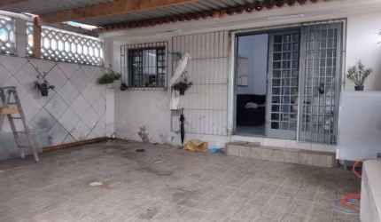 Casa para venda possui 65 metros quadrados com 1 quarto em Caiçara - Praia Grande - SP