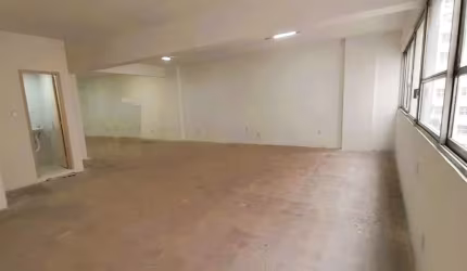 Vendo Sala Comercial no coração do Centro do Rio de Janeiro.