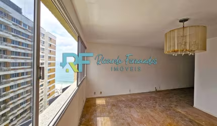 Apartamento na  quadra da praia de Copacabana com 4 quartos