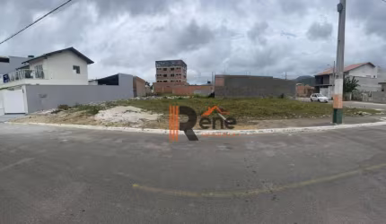 Terreno de esquina com 526m² no Jardim Europa em Camboriú.