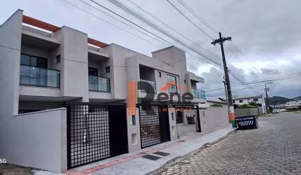 Sobrado com 2 dormitórios à venda, 100 m² por R$ 580.000,00 - Santa Regina - Camboriú/SC