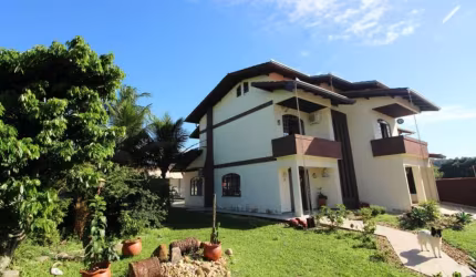Casa com 4 quartos em Camboriú