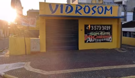 Sala comercial com barracão de esquina no centro da cidade, próx ao mercado Muffato, ideal para farmacias