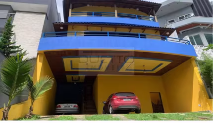 Sobrado Alto Padrão de 04 dormitórios, sendo 02 suítes, à venda no Condomínio Residencial Aruã, Mogi das Cruzes - SP