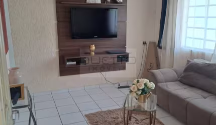 Casa Térrea com excelente localização, à venda no Centro de Mogi das Cruzes - SP