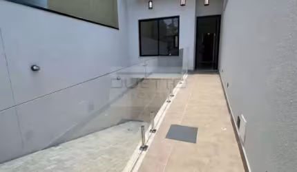 Casa ampla com 03 dormitórios, sendo 01 suíte, à venda no Centro da Mogi das Cruzes - SP