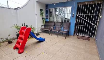 Sobrado de 04 dormitórios e 02 banheiros, à venda no Alto Ipiranga, Mogi das Cruzes - SP