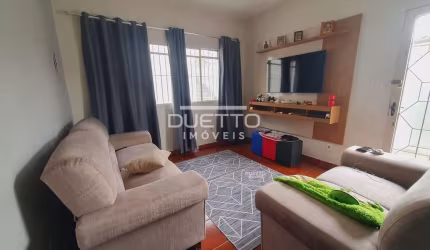 Casa de 02 dormitórios, com edícula de 02 dormitórios, à venda em Mogi das Cruzes - SP