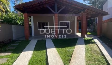 Casa de Praia em condomínio fechado, contando com 03 dormitórios e piscina, à venda em Bertioga - S