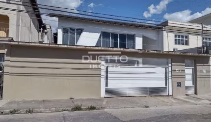 Sobrado à venda no bairro Jardim São Pedro em Mogi das Cruzes/SP