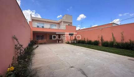 Casa Térrea de 04 dormitórios, sendo 03 suítes, à venda na Vila Oliveira, Mogi das Cruzes - SP