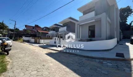 Casa com 3 dormitórios à venda, 122 m² por R$ 739.000,00 - Tapera - Florianópolis/SC