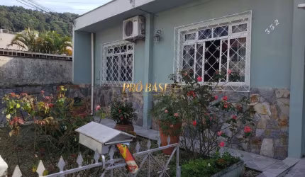 Casa com 3 quartos à venda na Rua Lindolfo Jasper, 1, Roçado, São José por R$ 750.000