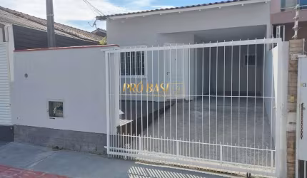 Casa com 2 quartos à venda na Rua Julietada da Silva Melo, 854, Forquilhas, São José por R$ 340.000