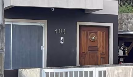 Casa com 2 quartos à venda na Rua Caroba, 88, Potecas, São José por R$ 500.000