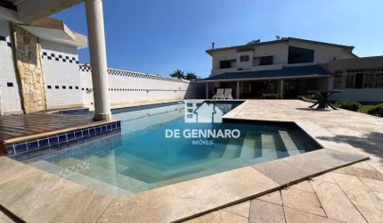 Condomínio Fechado, Praia de Pernambuco, Guarujá. Linda casa com 5 suítes.