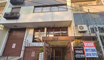 Apartamento de 02 quartos com garagem no bom fim