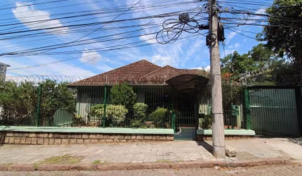 CASA REFORMADA DE 03 DORMITÓRIOS