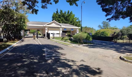 Terreno à venda com 810 m² no Condomínio Santa Teresa, no valor de R$399.000,00, a 5 min de Vinhedo.