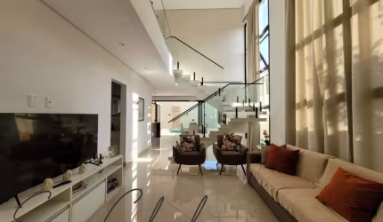 Casa à venda no  Residencial do Jatobá, no bairro Pinheirinho, com 220 m², piscina, no valor de R$1.690.000,00, em Vinhedo, São Paulo.
