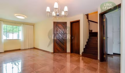 Sobrado com 4 dormitórios para alugar, 147 m² por R$ 5.396,00/mês - Bacacheri - Curitiba/PR