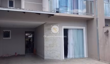 Sobrado semi mobiliado, com 6 metros de abertura, 3 quartos (1 suíte) à venda, 107 m² - Vila Nova - Joinville/SC