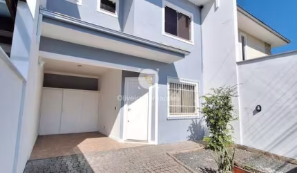 Sobrado Geminado com 3 quartos no Iririú, Joinville/SC
