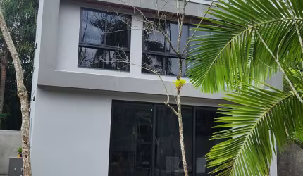 Casa nova na praia do Estaleiro a 650 m da praia
